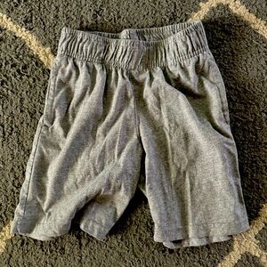 Size 6, 365 Kids by garanimals gray gym shorts with pockets.